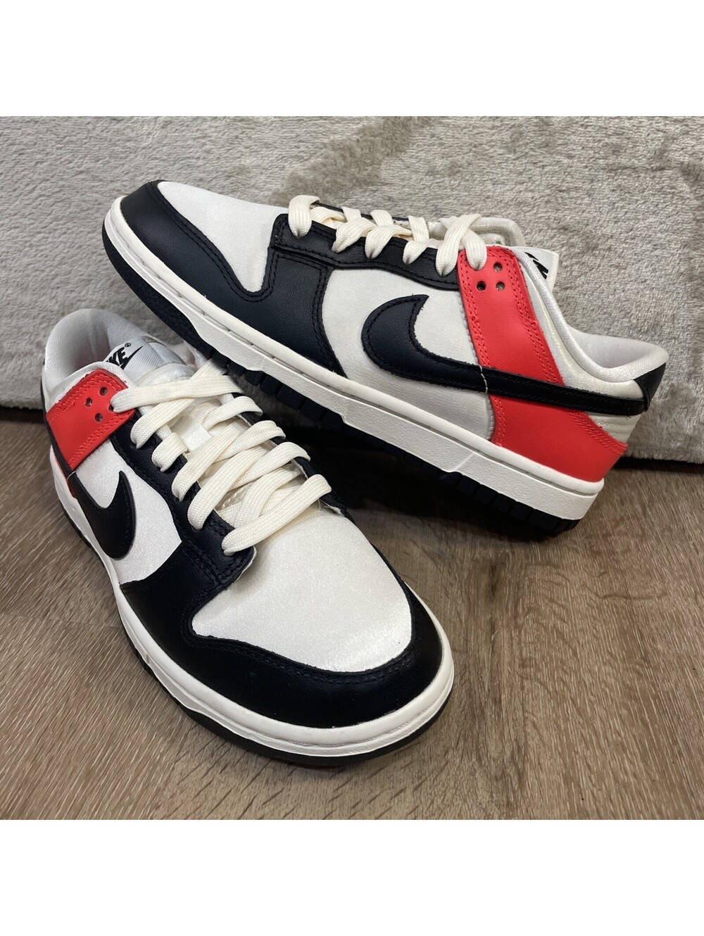 Nike Dunk SE Low Black Toe Bright Crimson Shoes Women Size 7 (NEW WITHOUT BOX)
